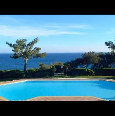 Location Saisonniere Les Pieds Dans L'eau Saint-Mandrier-sur-Mer